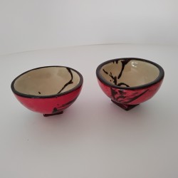 Une série de petite tasse rouge velours made in France aux accents asiatiques