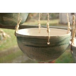 Grand pot suspendu en céramique